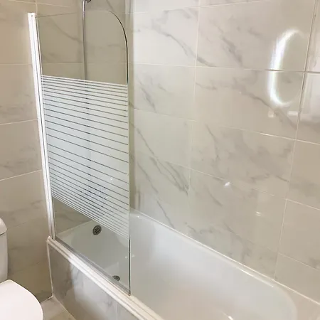 Music Flat - Very & Free Parking شقة